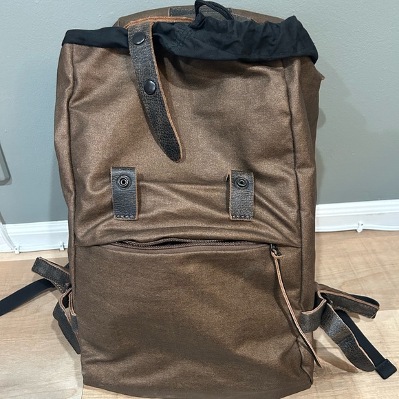 Handcrafted Brown Waxed Canvas Backpack with Leather Trim – Vintage Rucksack - Picture 3 of 8